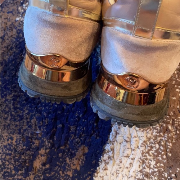 Louis Vuitton Sneakers - Picture 4 of 8